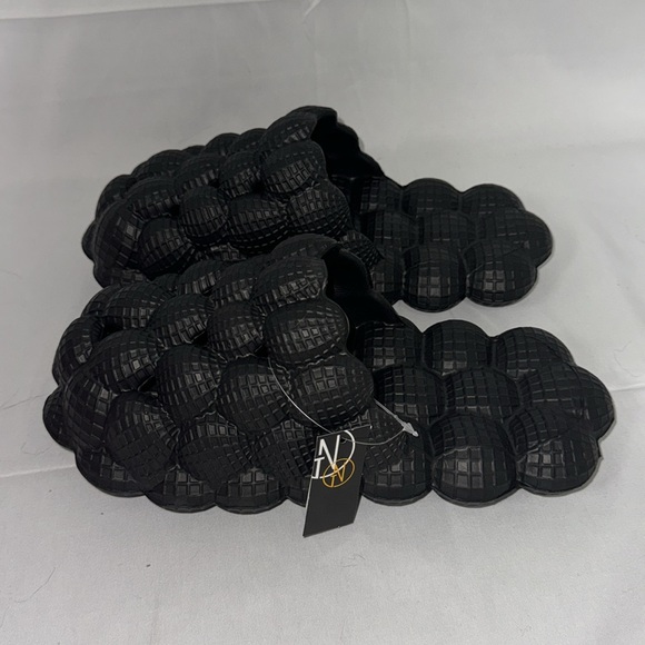 BLACK BUBBLE SLIPPERS - Picture 4 of 6